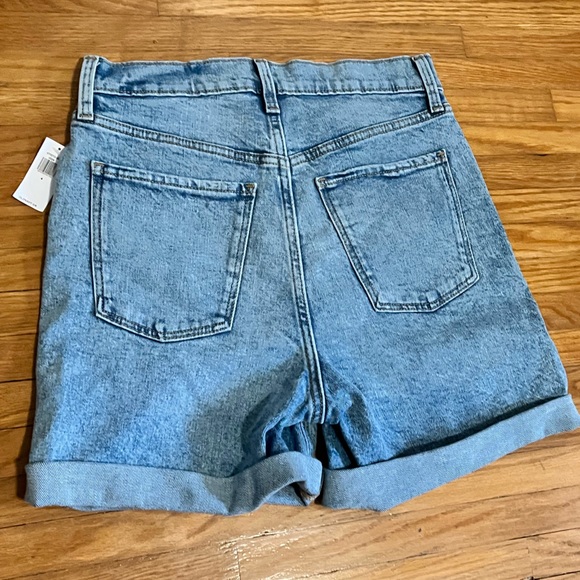 NWT. Old Navy sky high Denim Shorts - Picture 5 of 10